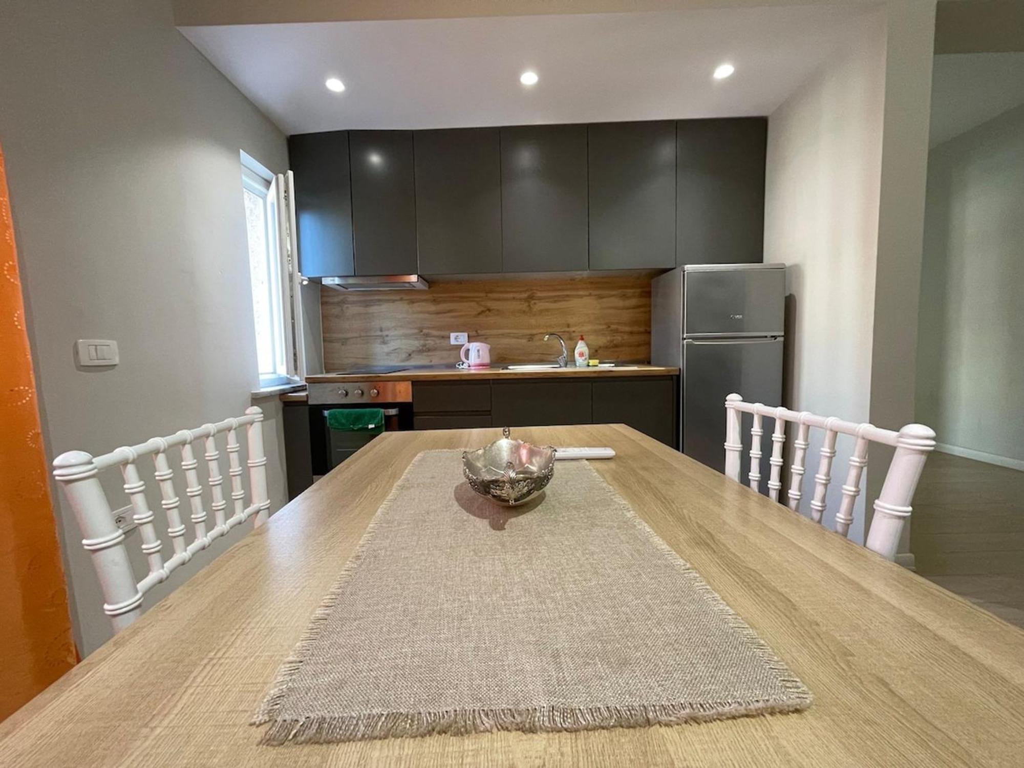 Kadare City-center With Balcony Apartament *